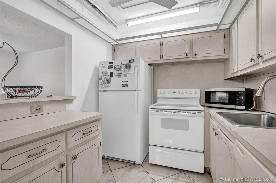 最近售出: $64,000 (1 贝兹, 1 浴室, 700 平方英尺)