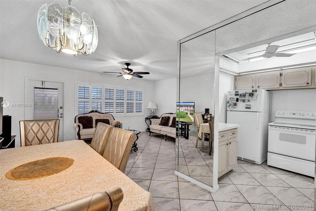 最近售出: $64,000 (1 贝兹, 1 浴室, 700 平方英尺)