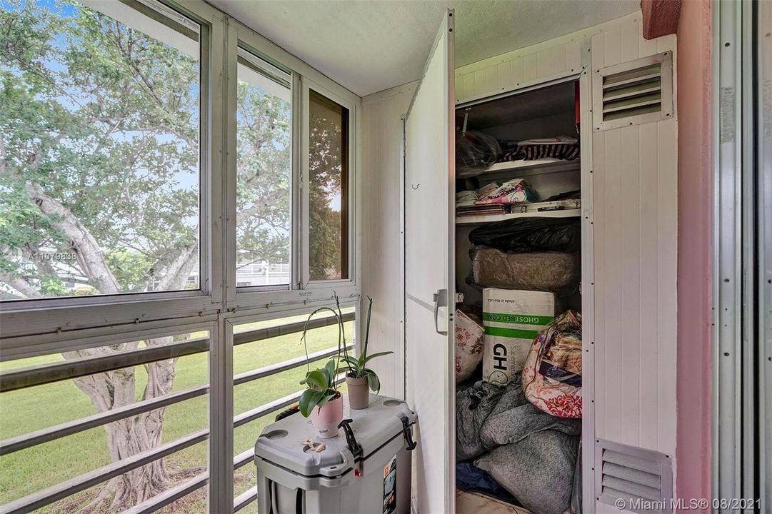 最近售出: $64,000 (1 贝兹, 1 浴室, 700 平方英尺)