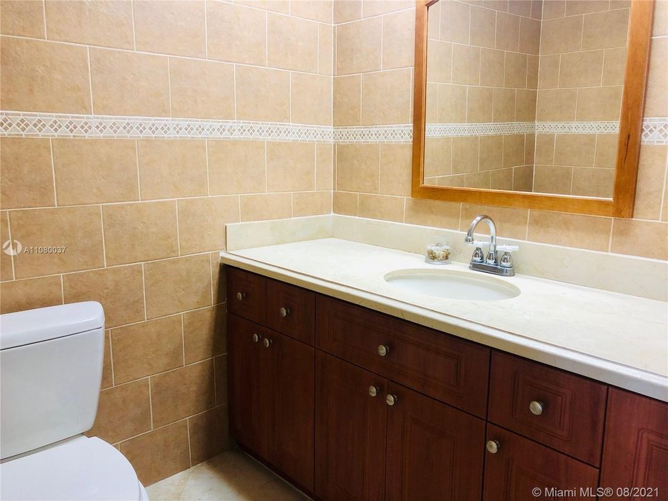 最近租的: $2,500 (1 贝兹, 1 浴室, 980 平方英尺)