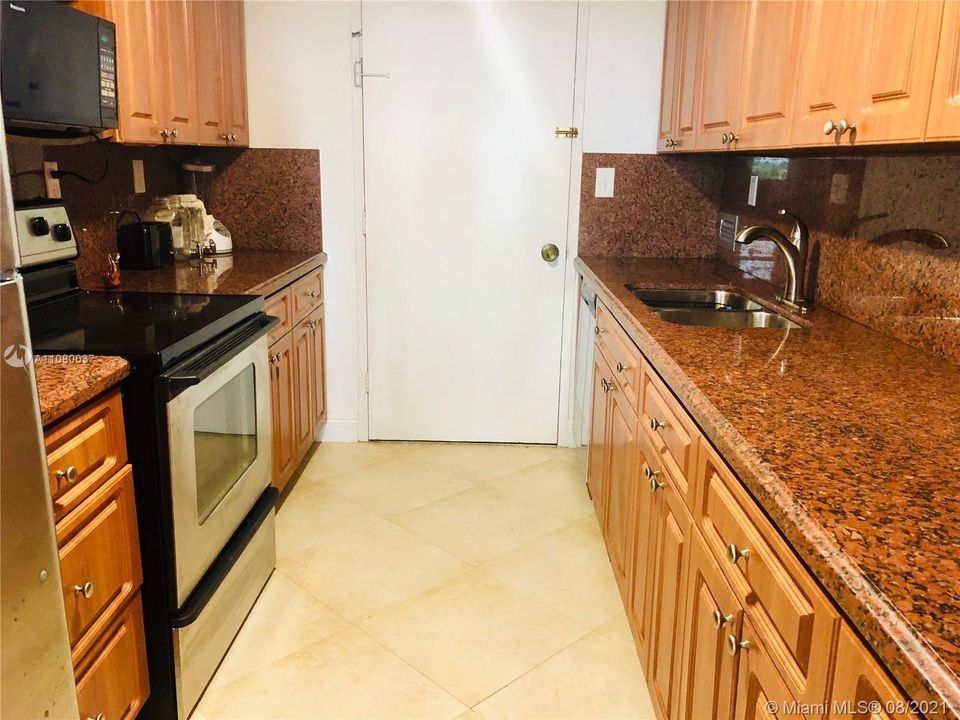 Recently Rented: $2,500 (1 beds, 1 baths, 980 Square Feet)