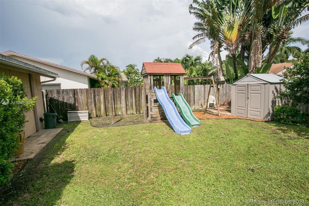Recently Sold: $475,000 (3 beds, 2 baths, 1654 Square Feet)
