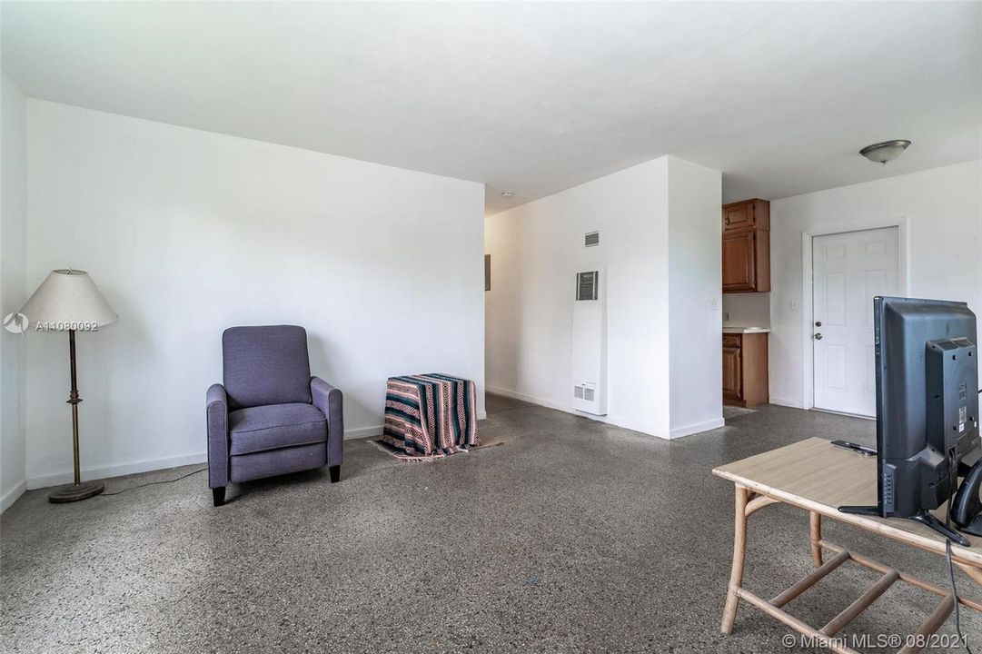Recently Sold: $344,999 (3 beds, 1 baths, 1194 Square Feet)