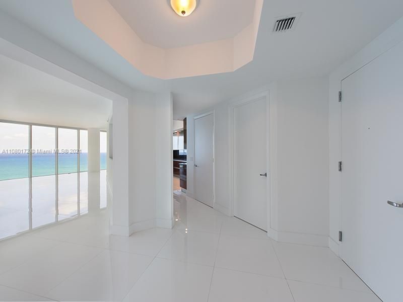 Recently Sold: $2,600,000 (3 beds, 3 baths, 3062 Square Feet)