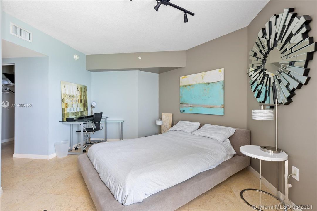 Recently Sold: $1,050,000 (3 beds, 2 baths, 1637 Square Feet)