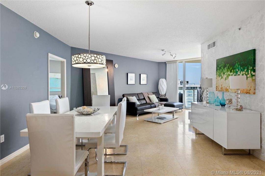 Recently Sold: $1,050,000 (3 beds, 2 baths, 1637 Square Feet)