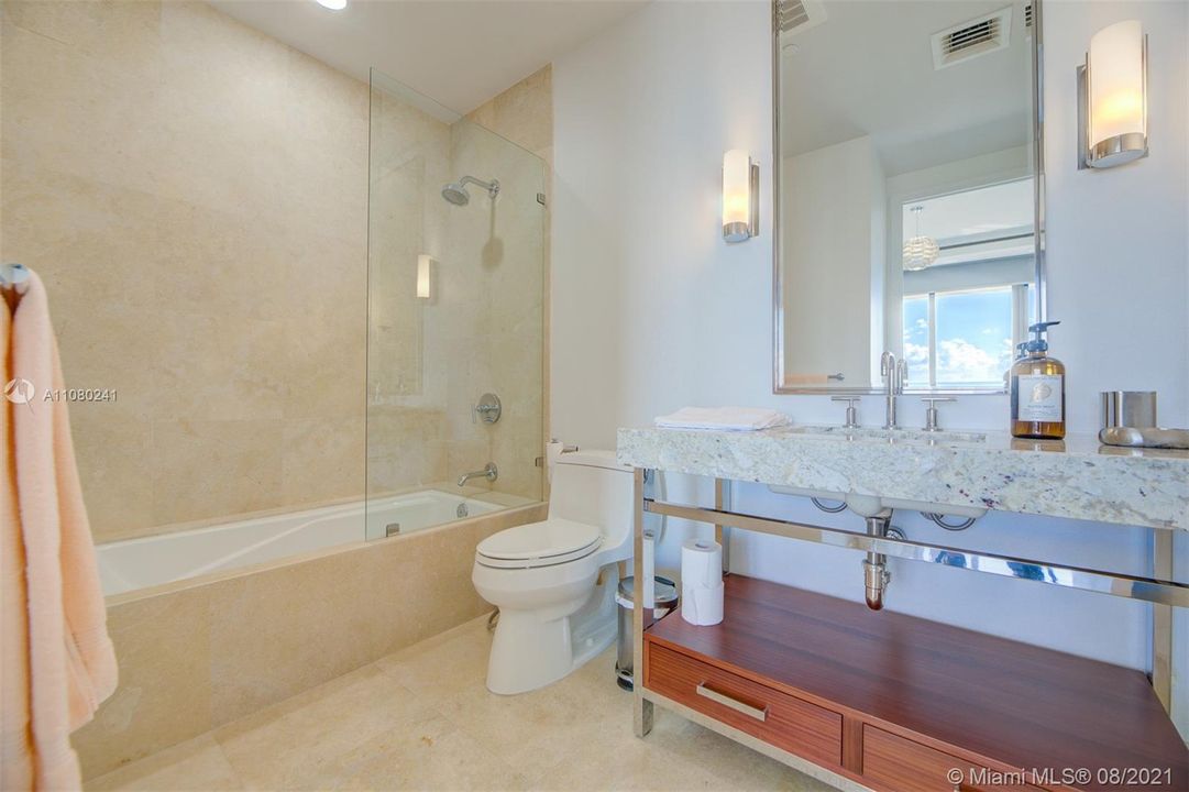 最近售出: $3,350,000 (2 贝兹, 2 浴室, 1599 平方英尺)