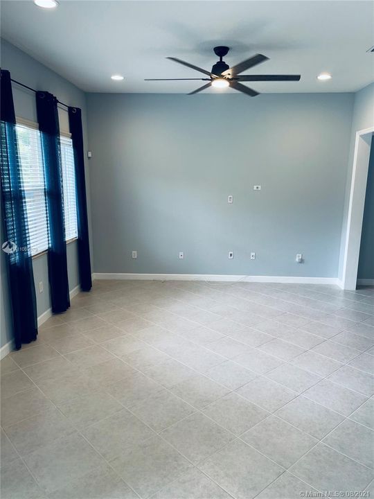 Family/Dining Room Combo