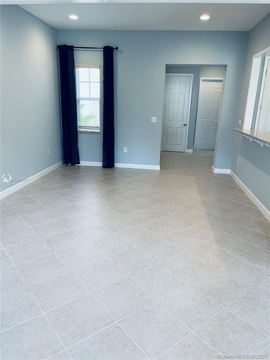 Family/Dining Room Combo