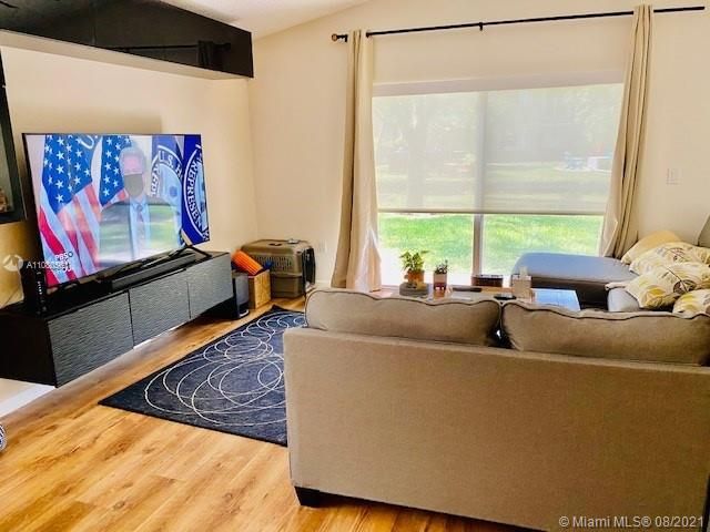 Recently Rented: $1,200 (2 beds, 1 baths, 1734 Square Feet)