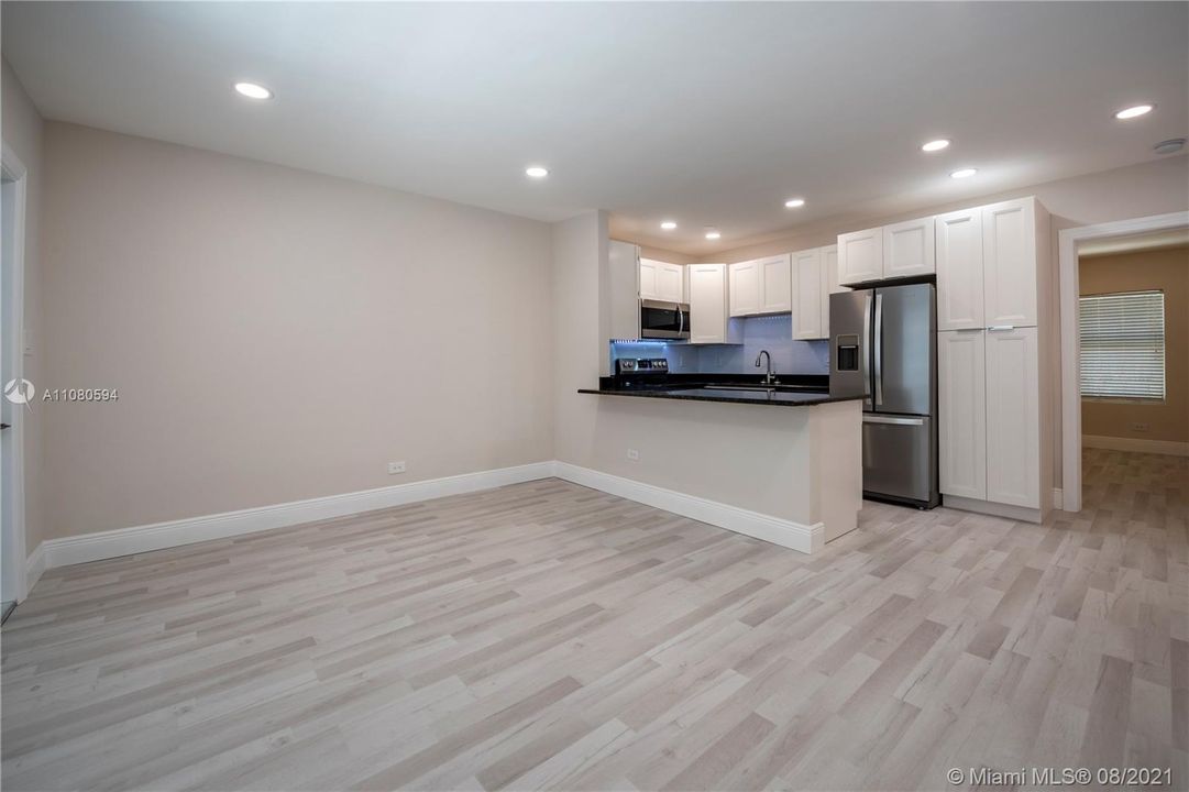 Recently Rented: $1,895 (1 beds, 1 baths, 600 Square Feet)