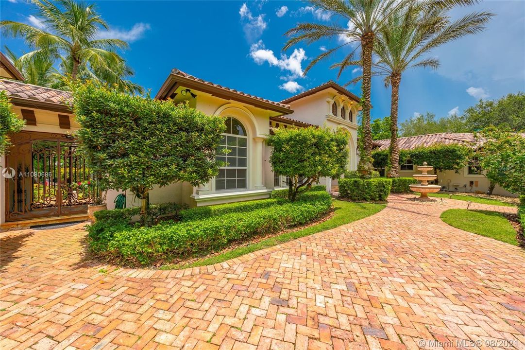 Recently Sold: $3,249,995 (7 beds, 5 baths, 6958 Square Feet)
