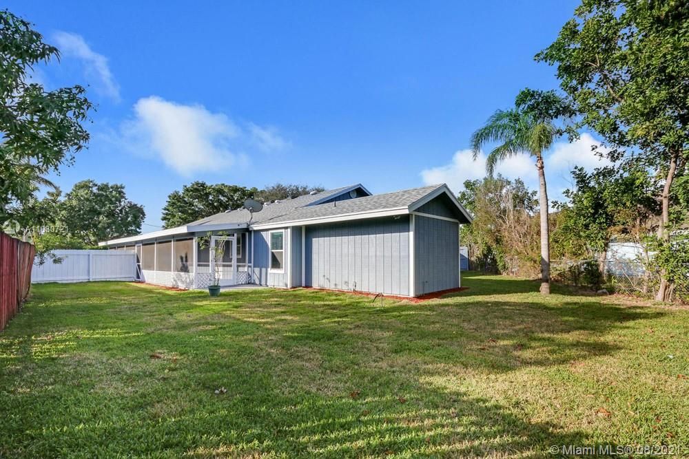 6077 Francis Street (Left Side) Rear Exterior