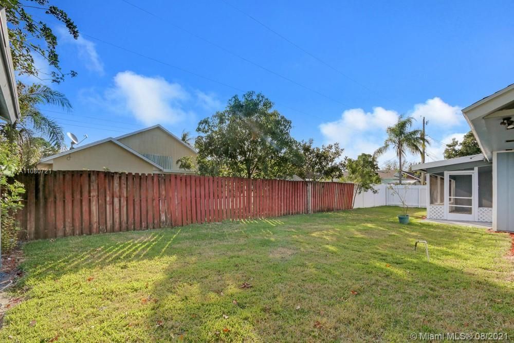 6077 Francis Street (Left Side) Rear Exterior