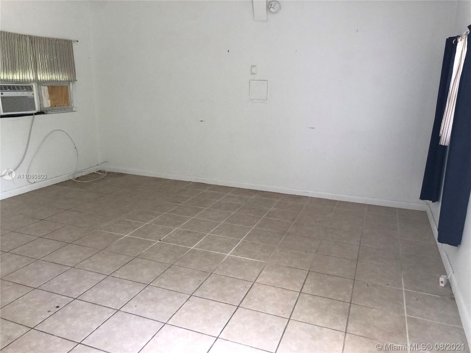 Recently Rented: $850 (0 beds, 1 baths, 528 Square Feet)