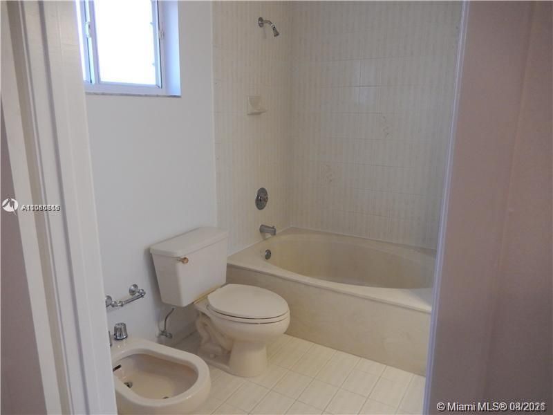 Recently Rented: $2,600 (4 beds, 2 baths, 1686 Square Feet)