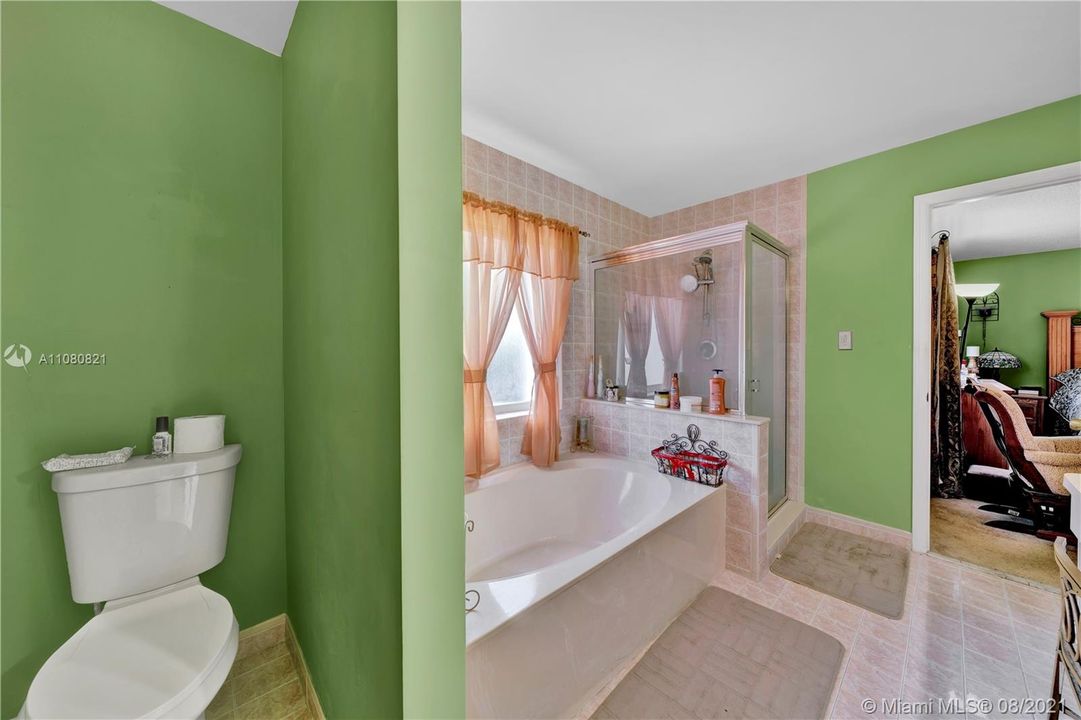 Недавно продано: $520,000 (4 спален, 3 ванн, 2528 Квадратных фут)