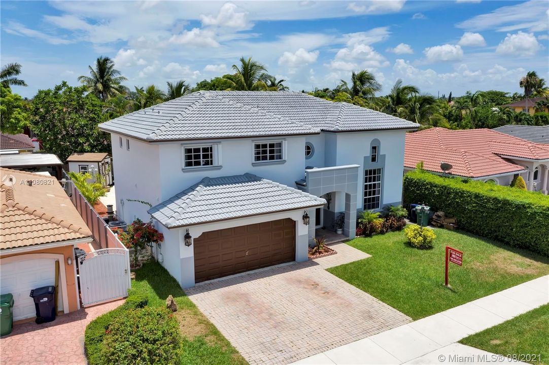 Recently Sold: $520,000 (4 beds, 3 baths, 2528 Square Feet)