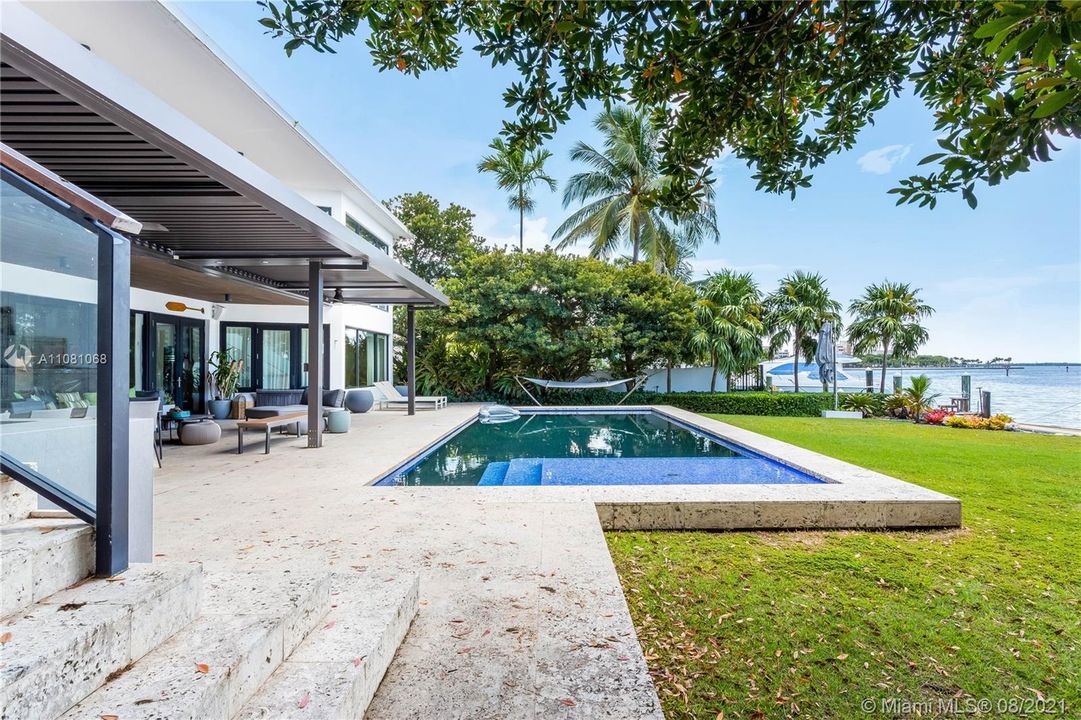 Recently Sold: $9,000,000 (5 beds, 5 baths, 4672 Square Feet)