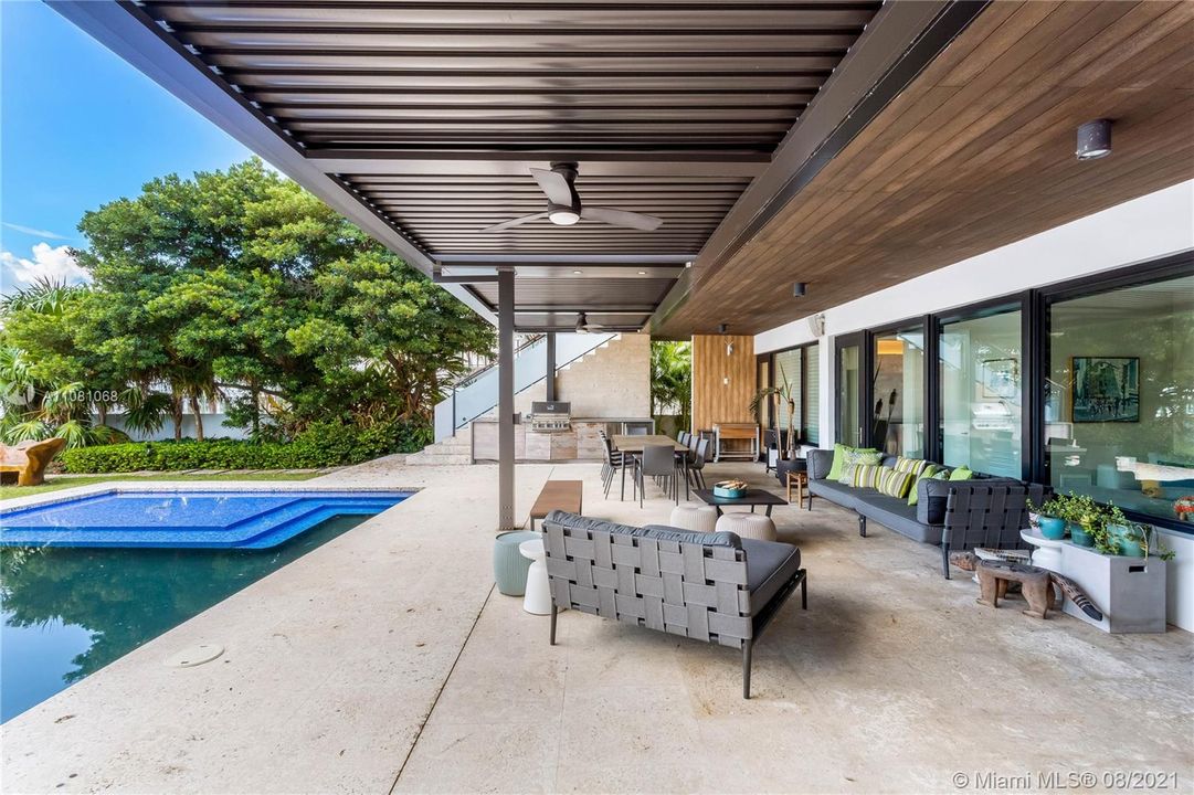 Recently Sold: $9,000,000 (5 beds, 5 baths, 4672 Square Feet)