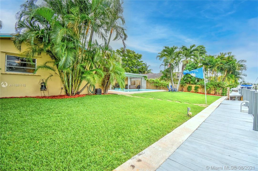 Recently Sold: $1,790,000 (3 beds, 2 baths, 1702 Square Feet)