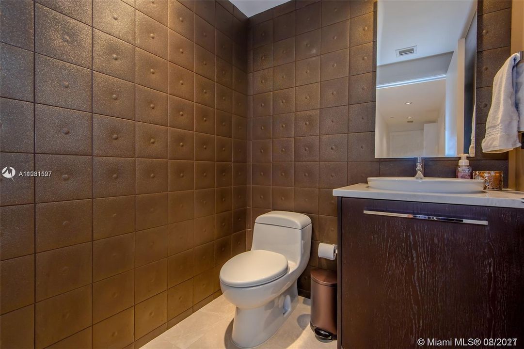 最近售出: $2,280,000 (3 贝兹, 3 浴室, 1933 平方英尺)