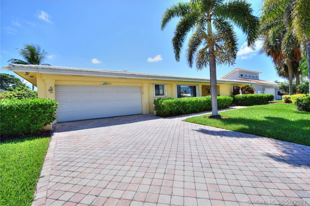 Recently Sold: $1,499,900 (3 beds, 2 baths, 1844 Square Feet)
