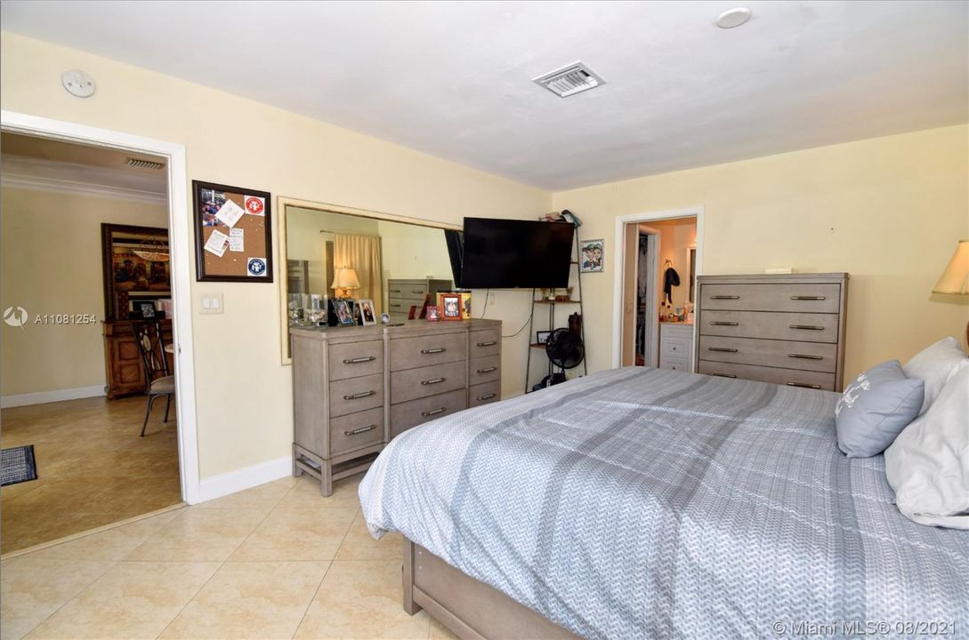 Recently Sold: $1,499,900 (3 beds, 2 baths, 1844 Square Feet)