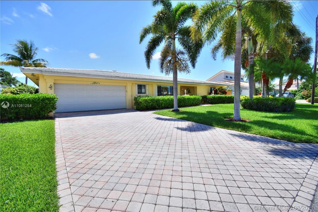 Recently Sold: $1,499,900 (3 beds, 2 baths, 1844 Square Feet)