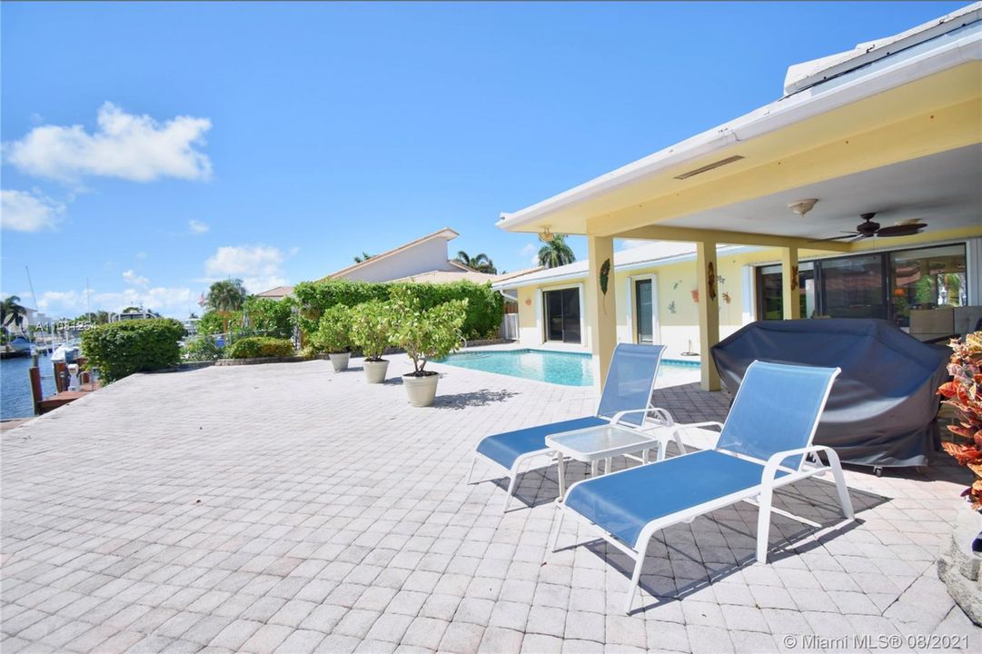 Recently Sold: $1,499,900 (3 beds, 2 baths, 1844 Square Feet)