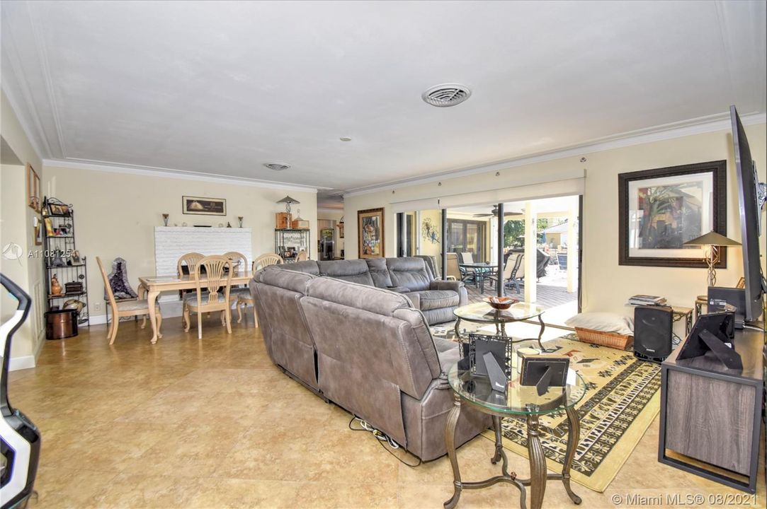 Recently Sold: $1,499,900 (3 beds, 2 baths, 1844 Square Feet)