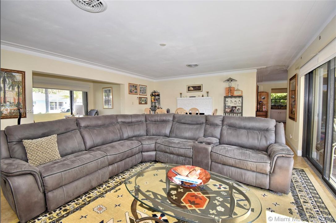 Recently Sold: $1,499,900 (3 beds, 2 baths, 1844 Square Feet)