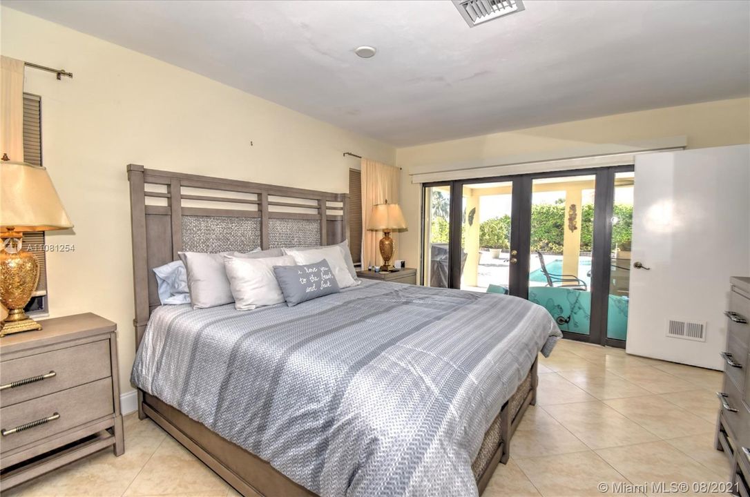 Recently Sold: $1,499,900 (3 beds, 2 baths, 1844 Square Feet)
