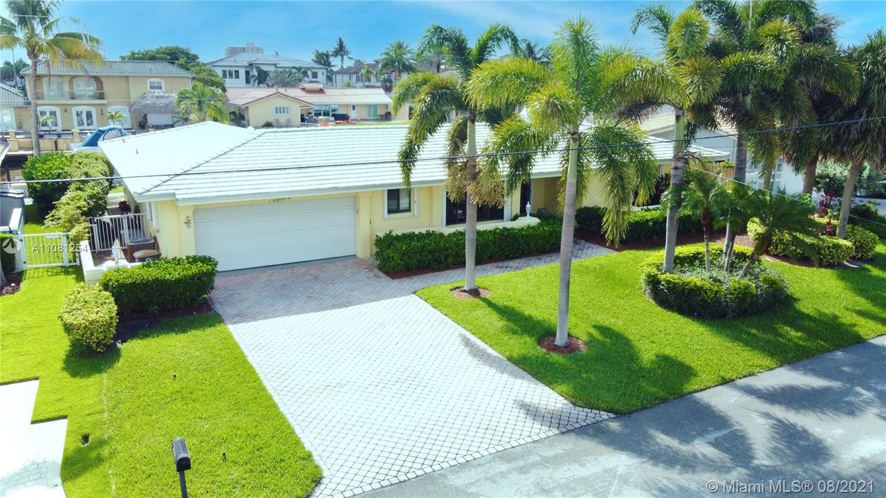 Recently Sold: $1,499,900 (3 beds, 2 baths, 1844 Square Feet)