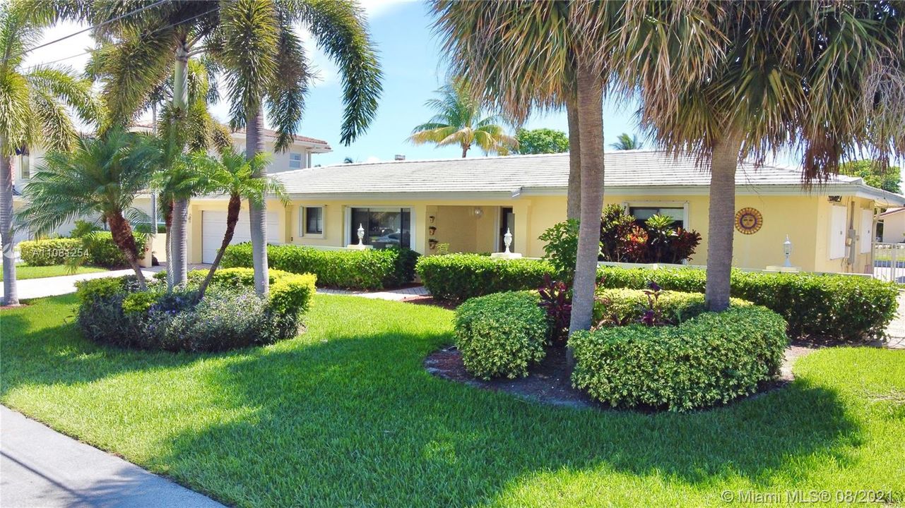 Recently Sold: $1,499,900 (3 beds, 2 baths, 1844 Square Feet)