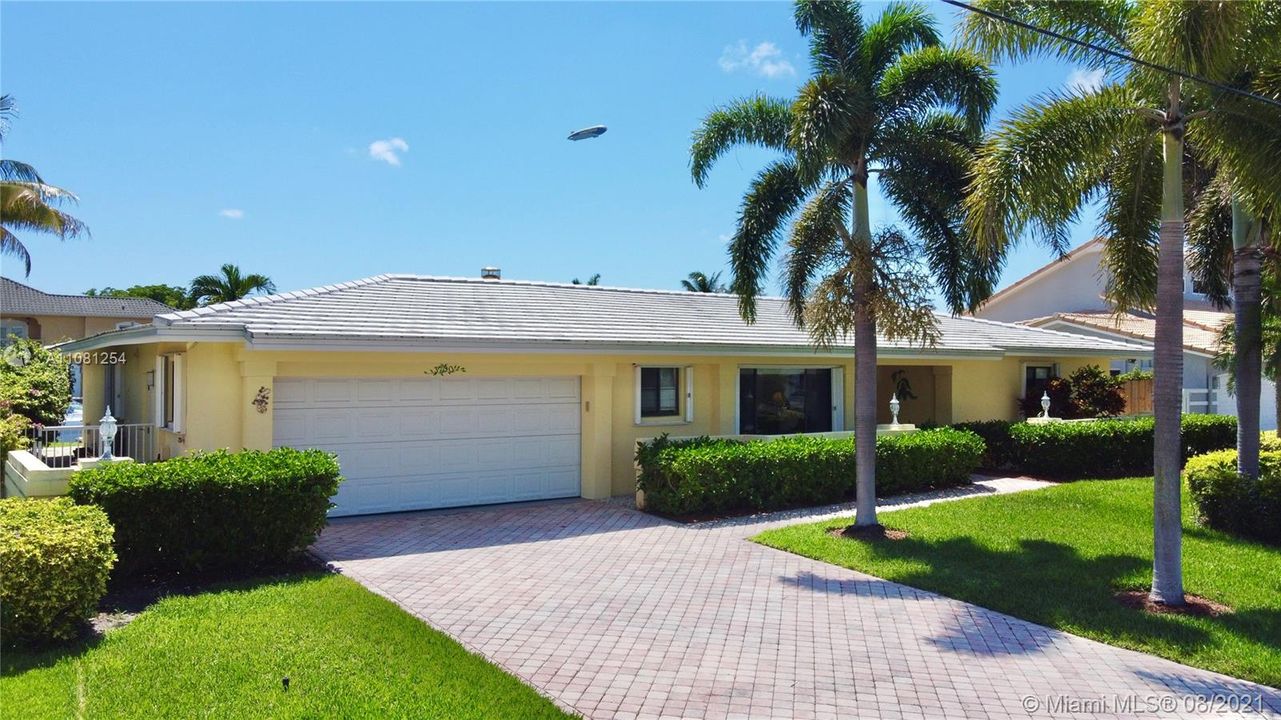 Recently Sold: $1,499,900 (3 beds, 2 baths, 1844 Square Feet)
