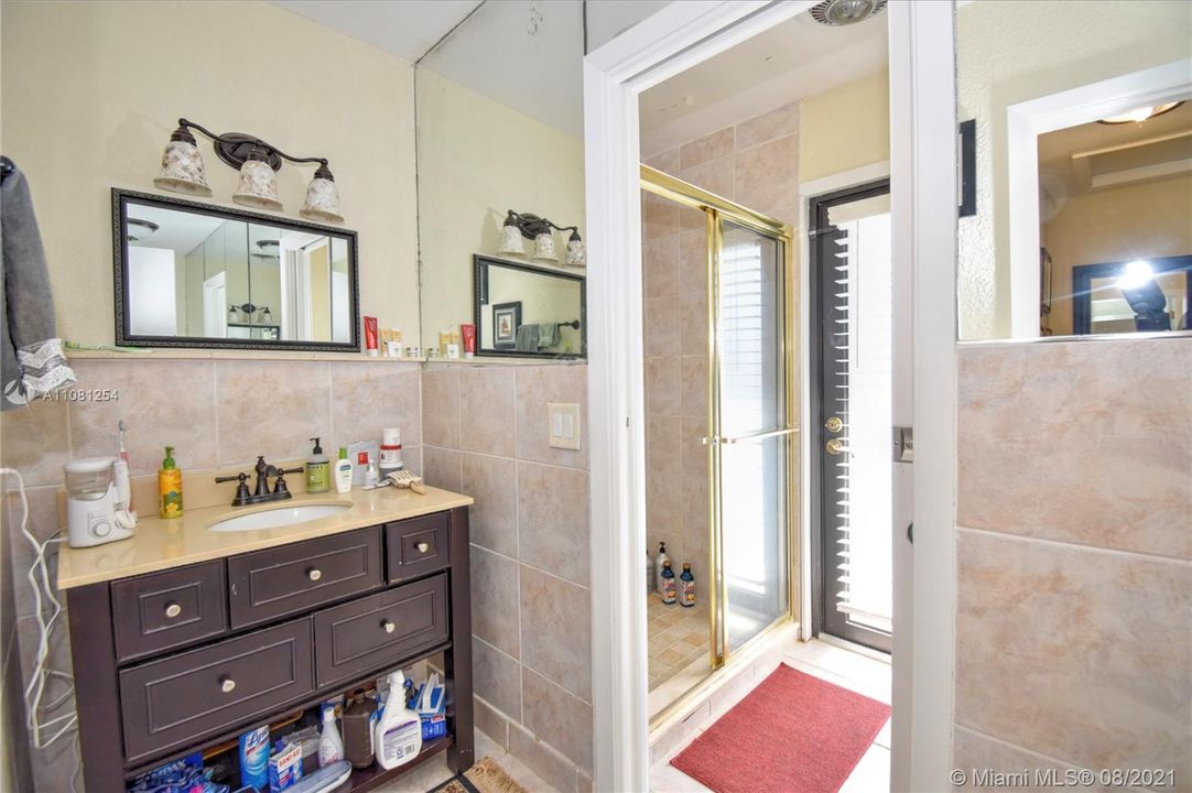 Recently Sold: $1,499,900 (3 beds, 2 baths, 1844 Square Feet)