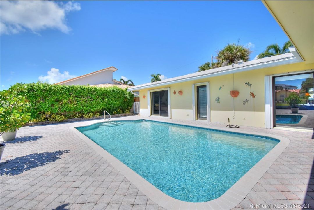 Recently Sold: $1,499,900 (3 beds, 2 baths, 1844 Square Feet)