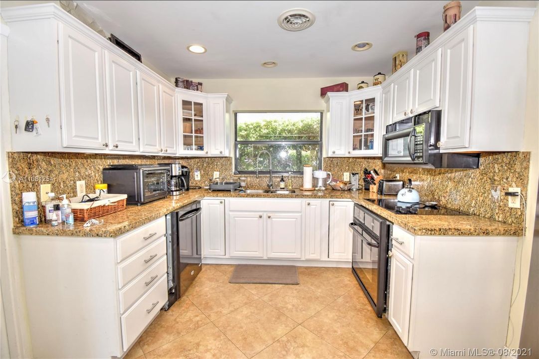 Recently Sold: $1,499,900 (3 beds, 2 baths, 1844 Square Feet)