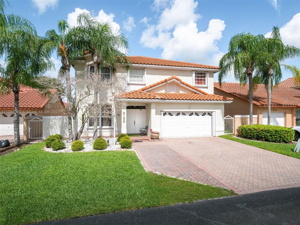 Recently Sold: $800,000 (4 beds, 2 baths, 2885 Square Feet)