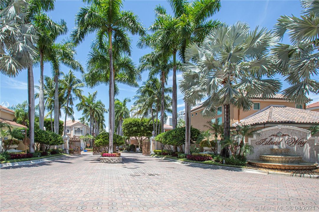 Recently Sold: $1,575,000 (4 beds, 4 baths, 2874 Square Feet)