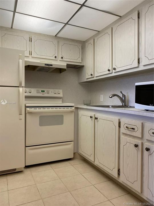 Recently Rented: $1,195 (1 beds, 1 baths, 715 Square Feet)