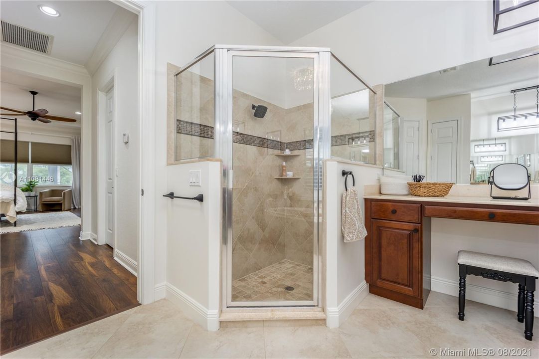 最近售出: $1,000,000 (4 贝兹, 4 浴室, 3461 平方英尺)