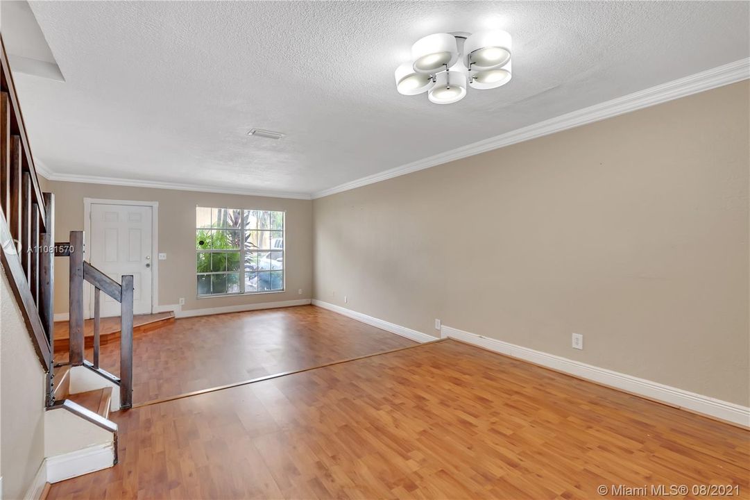 Vendido Recientemente: $285,000 (2 camas, 2 baños, 1258 Pies cuadrados)