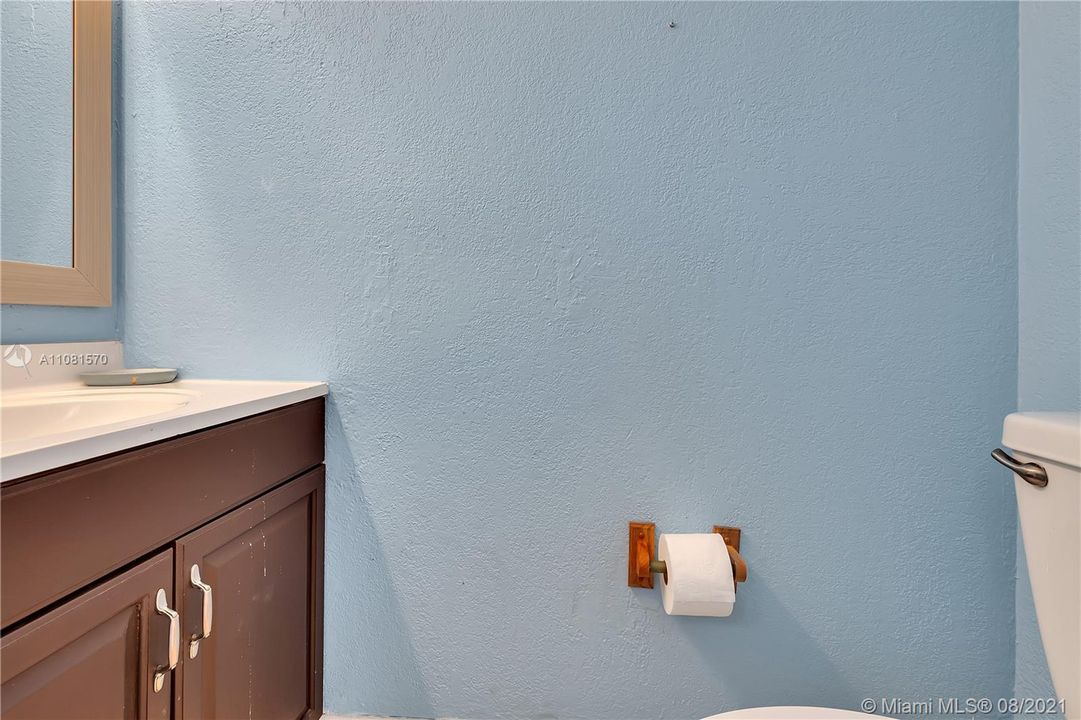 Vendido Recientemente: $285,000 (2 camas, 2 baños, 1258 Pies cuadrados)
