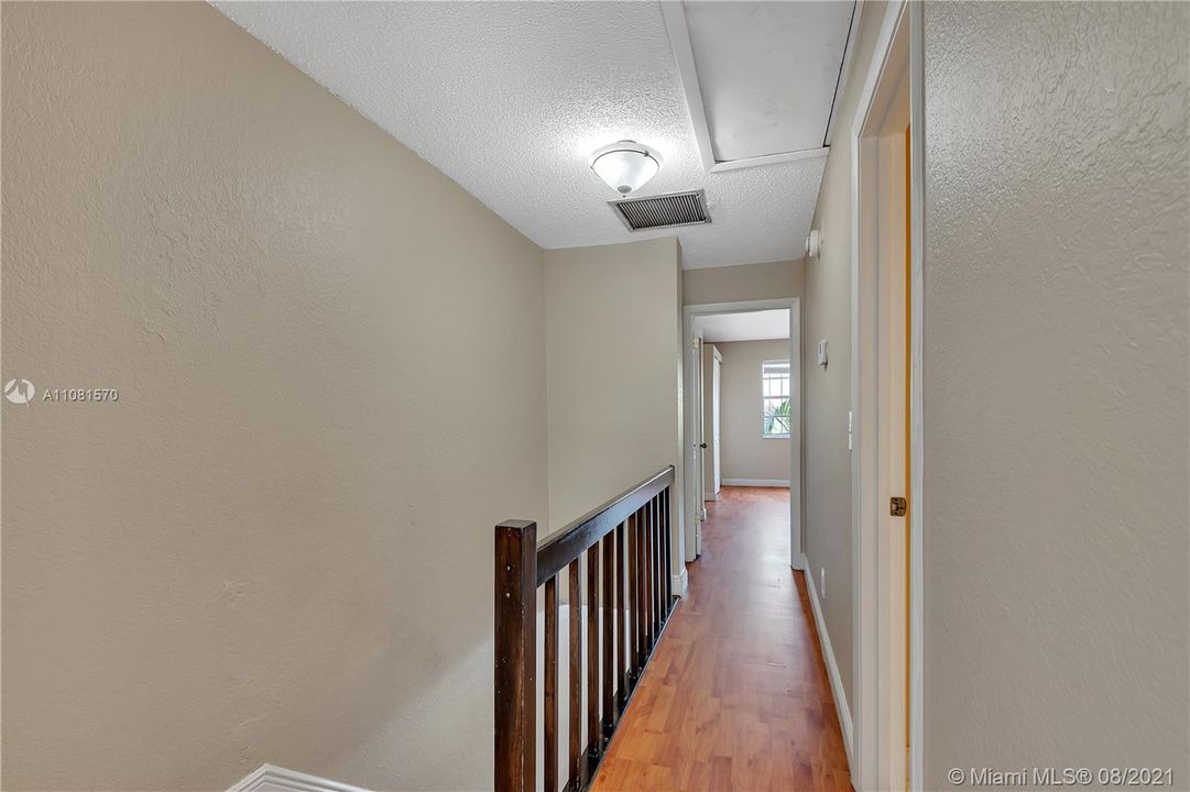 Vendido Recientemente: $285,000 (2 camas, 2 baños, 1258 Pies cuadrados)