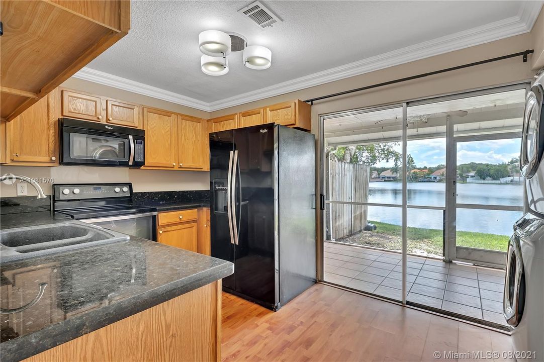 Vendido Recientemente: $285,000 (2 camas, 2 baños, 1258 Pies cuadrados)
