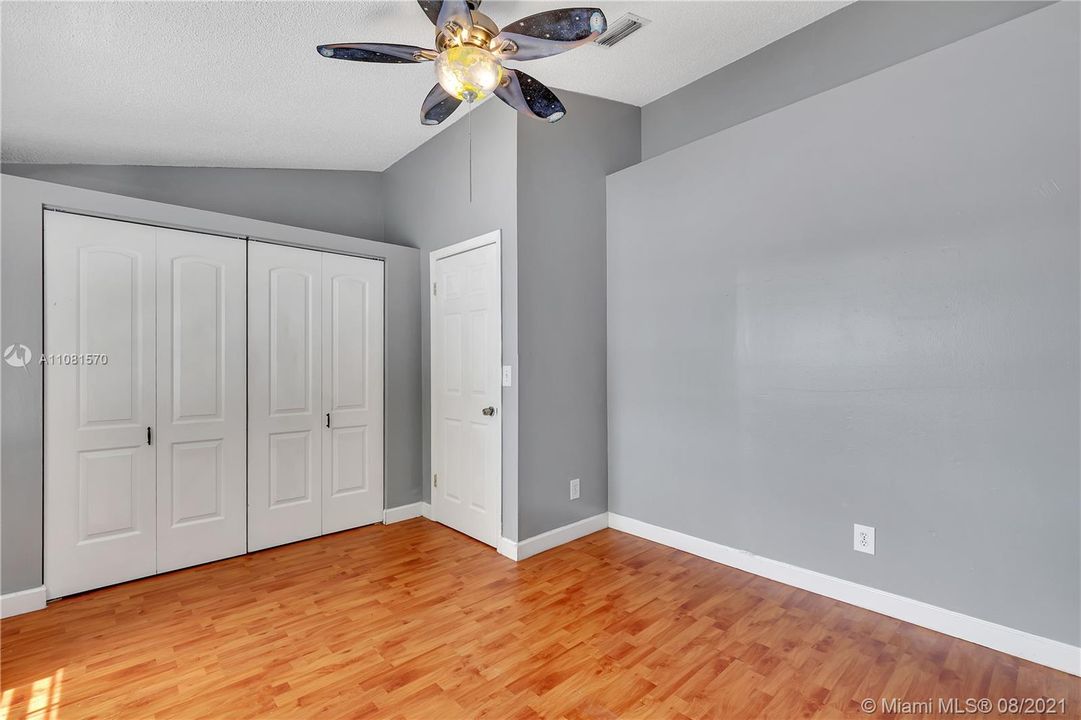 Vendido Recientemente: $285,000 (2 camas, 2 baños, 1258 Pies cuadrados)