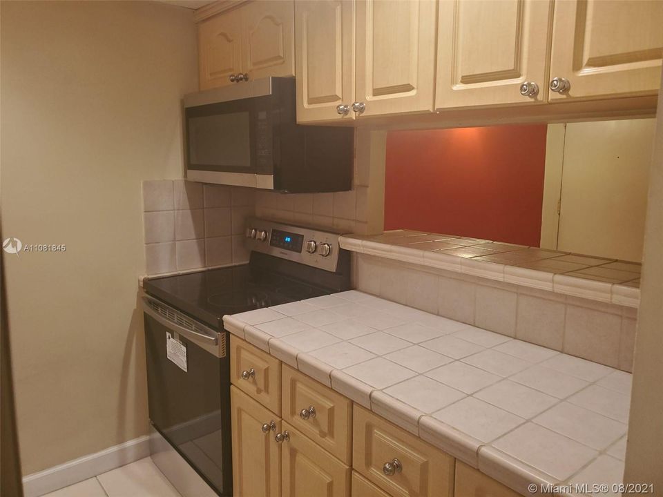Recently Rented: $1,280 (1 beds, 1 baths, 650 Square Feet)