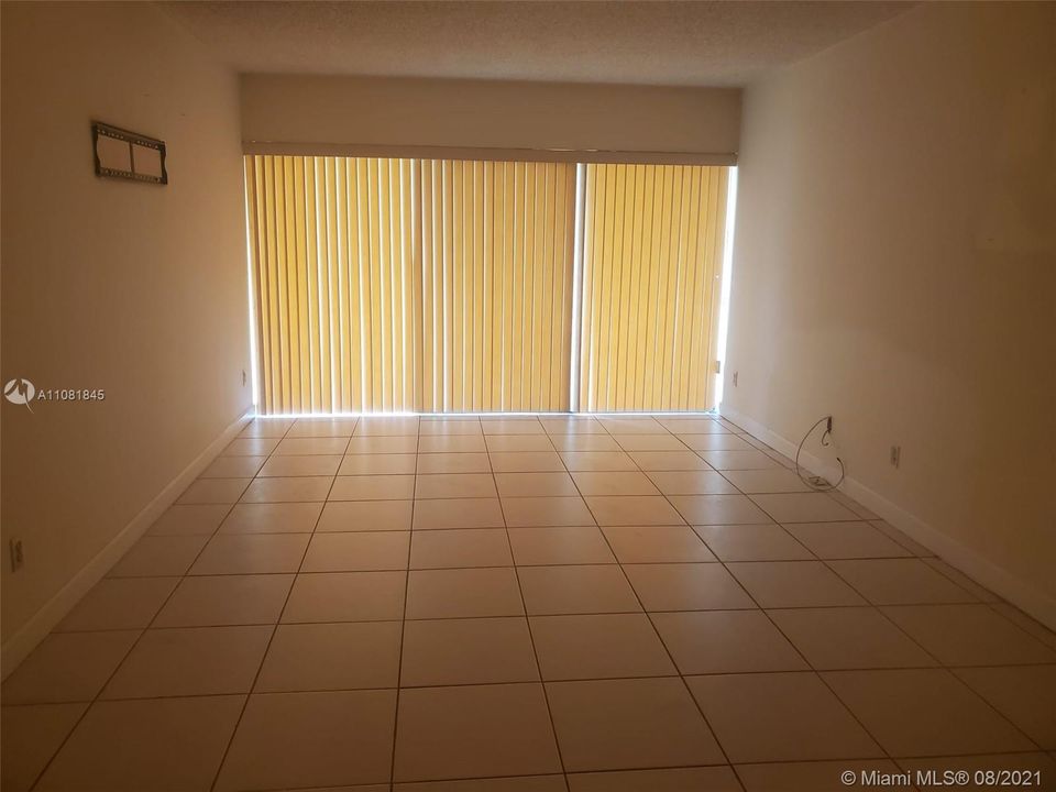 Recently Rented: $1,280 (1 beds, 1 baths, 650 Square Feet)